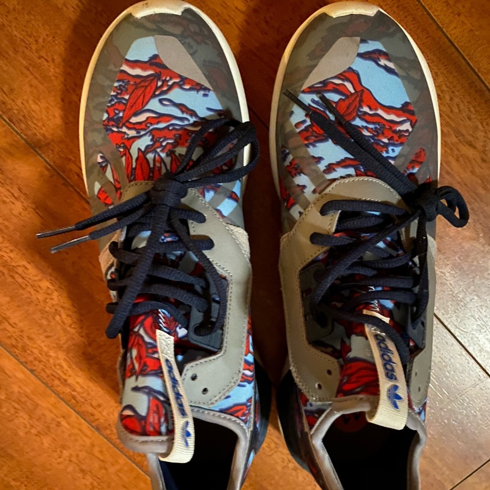 Men’s Adidas size 11 sneaker
